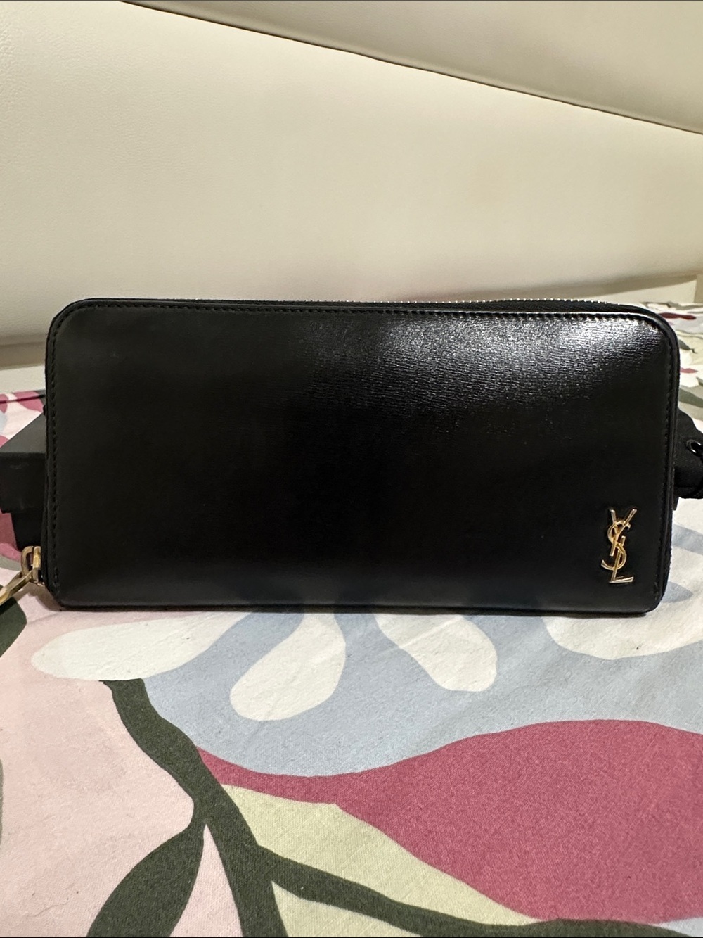Yves Saint Laurent Black Leather Zip-Around Wallet with Gold YSL Emblem - Picture 2 of 12